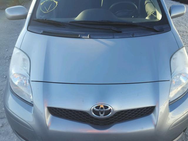 JTDKT903995232952 - 2009 TOYOTA YARIS SILVER photo 7