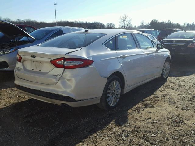 3FA6P0LU5DR197408 - 2013 FORD FUSION SE WHITE photo 4