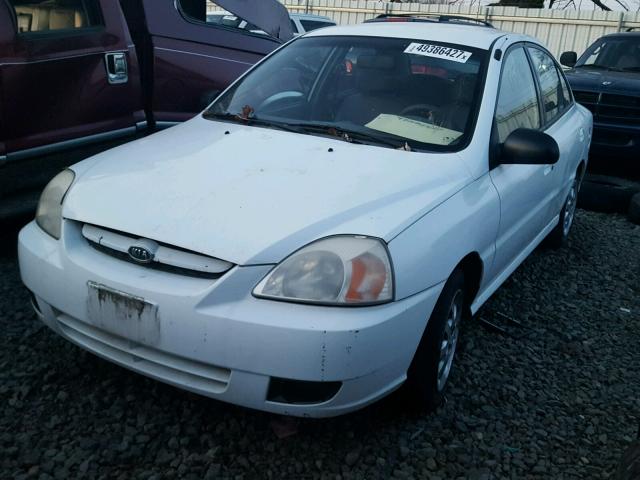 KNADC125436235412 - 2003 KIA RIO WHITE photo 2