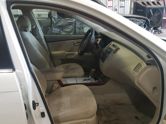 KMHFC46FX7A140027 - 2007 HYUNDAI AZERA SE WHITE photo 5