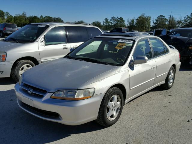 1HGCG165XXA012552 - 1999 HONDA ACCORD EX SILVER photo 2