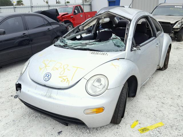 3VWBK31CX5M418144 - 2005 VOLKSWAGEN NEW BEETLE ვერცხლისფერი ფოტო 2