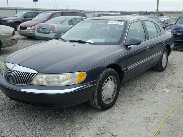 1LNFM97V7WY635923 - 1998 LINCOLN CONTINENTA GRAY photo 2