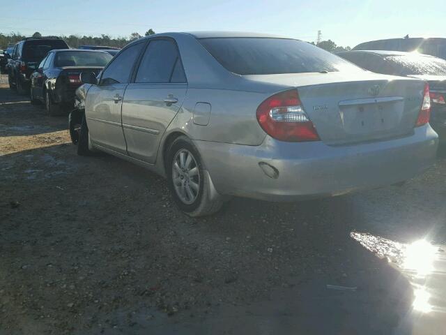 4T1BE32K23U257163 - 2003 TOYOTA CAMRY LE ნაცრისფერი ფოტო 3