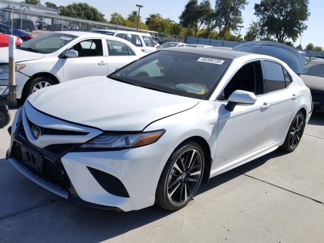 4T1B61HK6JU062477 - 2018 TOYOTA CAMRY XSE WHITE photo 2