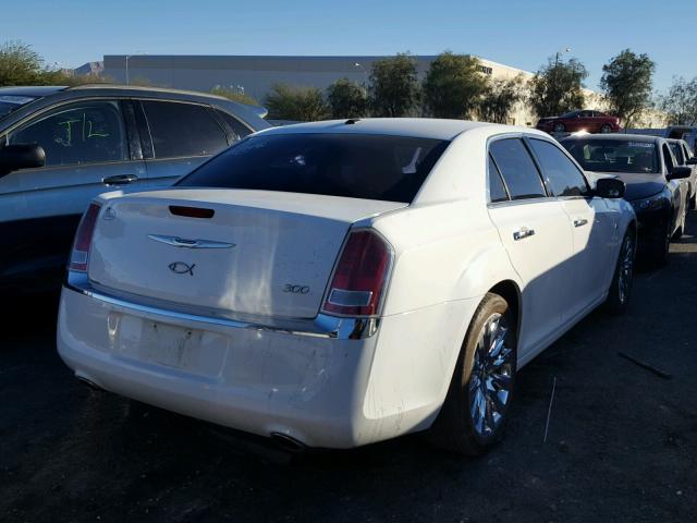 2C3CCAAG3DH727130 - 2013 CHRYSLER 300 WHITE photo 4