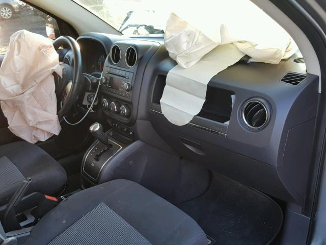 1J4NF1FB5BD280782 - 2011 JEEP COMPASS SP ნაცრისფერი ფოტო 5