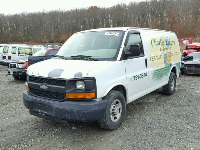 1GCGG25V771124393 - 2007 CHEVROLET EXPRESS G2 WHITE photo 2