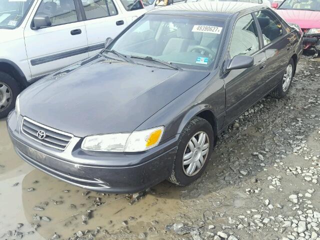 4T1BG28K4YU925337 - 2000 TOYOTA CAMRY CE GRAY photo 2