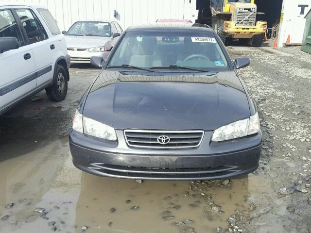 4T1BG28K4YU925337 - 2000 TOYOTA CAMRY CE GRAY photo 9