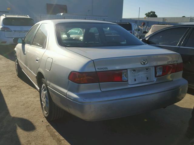 JT2BG22K6Y0477518 - 2000 TOYOTA CAMRY CE SILVER photo 3