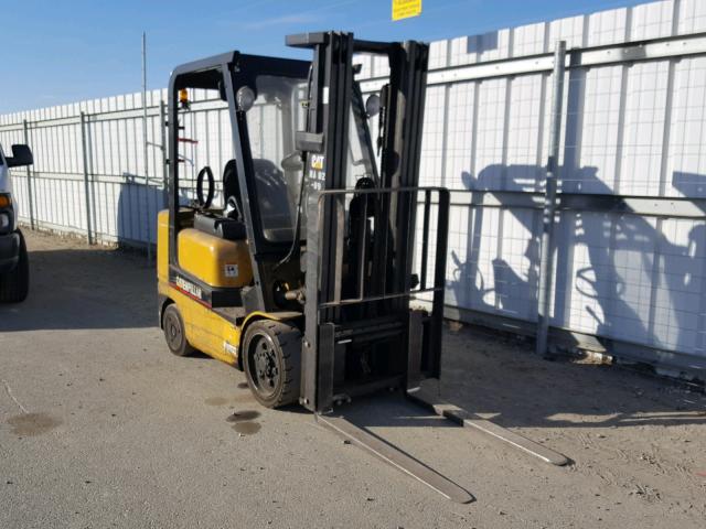 AT82D00480 - 2002 CATE FORKLIFT YELLOW photo 1