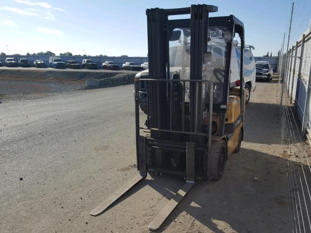 AT82D00480 - 2002 CATE FORKLIFT YELLOW photo 2