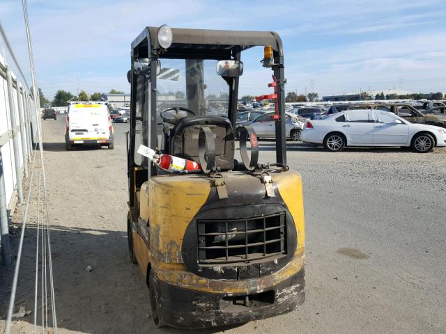 AT82D00480 - 2002 CATE FORKLIFT YELLOW photo 3