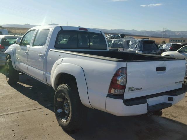 3TMMU52NX9M010024 - 2009 TOYOTA TACOMA DOU WHITE photo 3