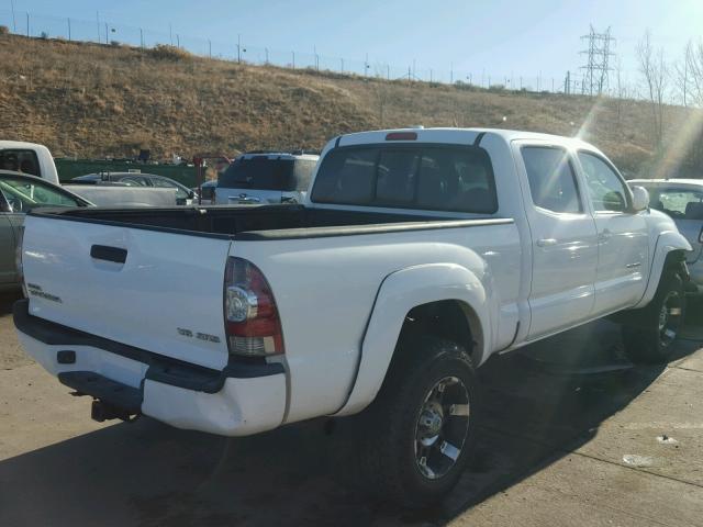 3TMMU52NX9M010024 - 2009 TOYOTA TACOMA DOU WHITE photo 4