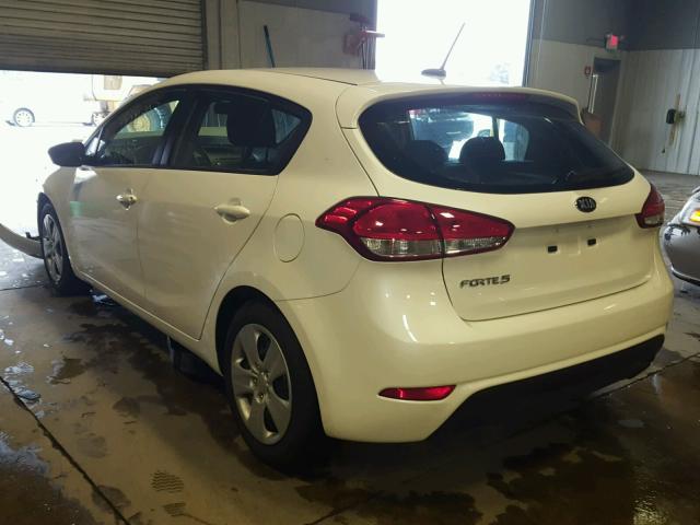 KNAFK5A89G5658321 - 2016 KIA FORTE LX WHITE photo 3