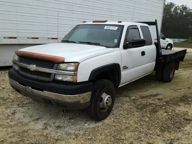 1GBJK39294E277182 - 2004 CHEVROLET SILVERADO WHITE photo 2