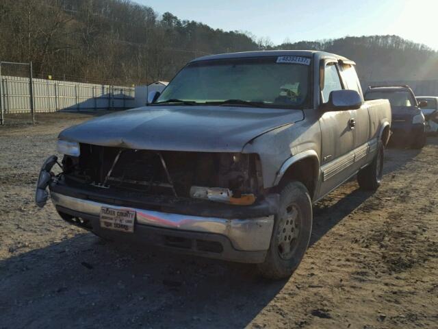 2GCEK19T411316526 - 2001 CHEVROLET SILVERADO GRAY photo 2