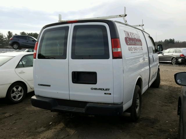 1GCGG25V151156625 - 2005 CHEVROLET EXPRESS G2 WHITE photo 4