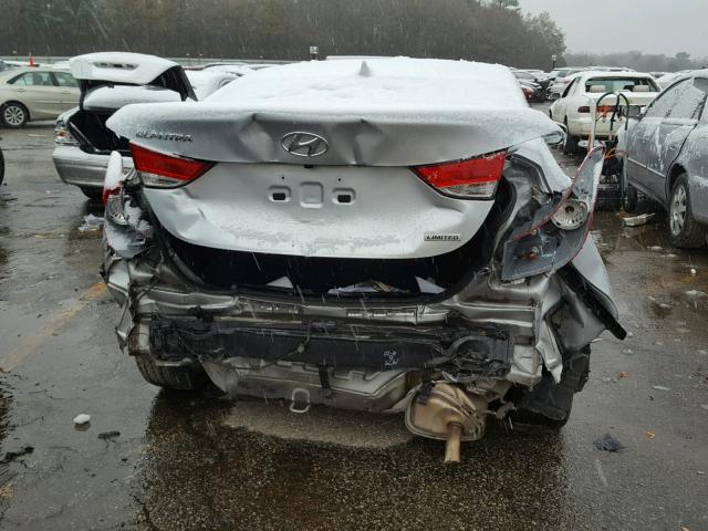 5NPDH4AE0CH111585 - 2012 HYUNDAI ELANTRA GL SILVER photo 9