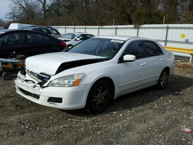 1HGCM56347A032407 - 2007 HONDA ACCORD SE WHITE photo 2