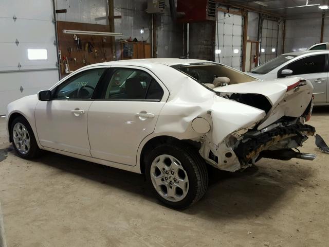 3FAHP0HAXAR389927 - 2010 FORD FUSION SE WHITE photo 9