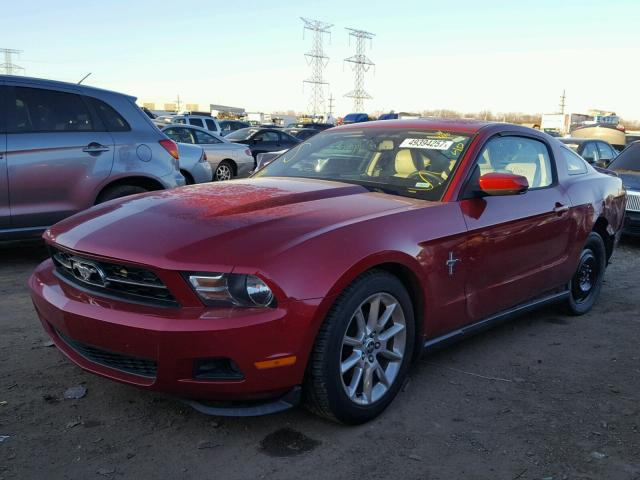 1ZVBP8AN5A5152175 - 2010 FORD MUSTANG MAROON photo 2