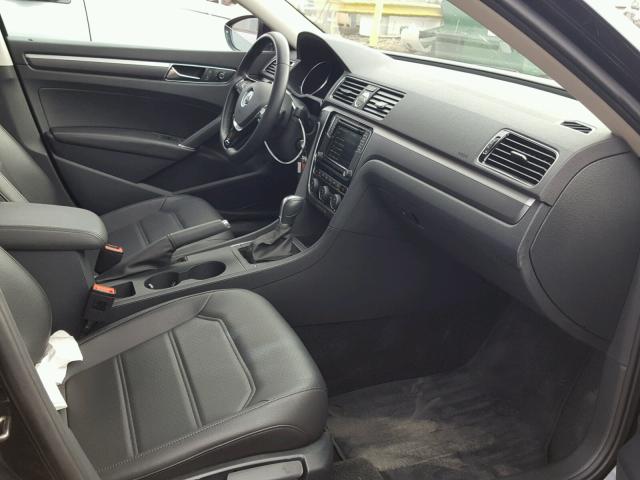 1VWDT7A33HC029607 - 2017 VOLKSWAGEN PASSAT R-L BLACK photo 5