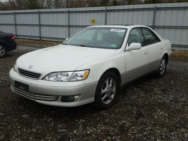 JT8BF28G510333914 - 2001 LEXUS ES 300 WHITE photo 2