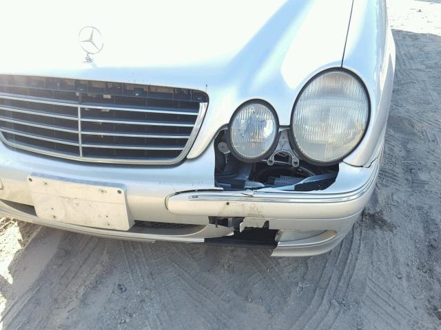 WDBJF65J02B446582 - 2002 MERCEDES-BENZ E 320 SILVER photo 9