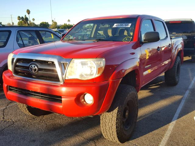 3TMJU62N28M070581 - 2008 TOYOTA TACOMA DOU RED photo 2