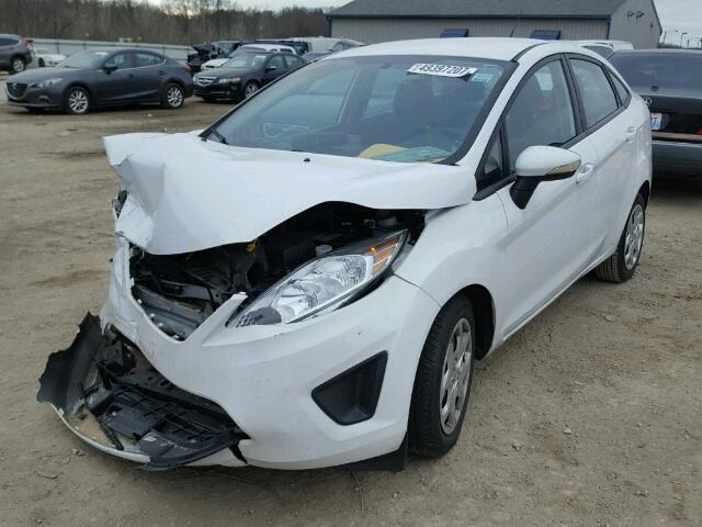 3FADP4BJ5DM171698 - 2013 FORD FIESTA SE WHITE photo 2