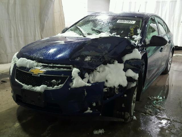 1G1PA5SGXD7165529 - 2013 CHEVROLET CRUZE LS BLUE photo 2