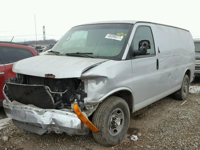 1GCHG35C581169861 - 2008 CHEVROLET EXPRESS G3 SILVER photo 2