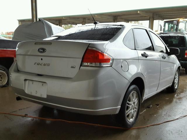 1FAHP35N99W116026 - 2009 FORD FOCUS SE SILVER photo 4