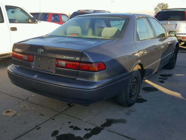 4T1BG22K2XU556064 - 1999 TOYOTA CAMRY CE GRAY photo 4