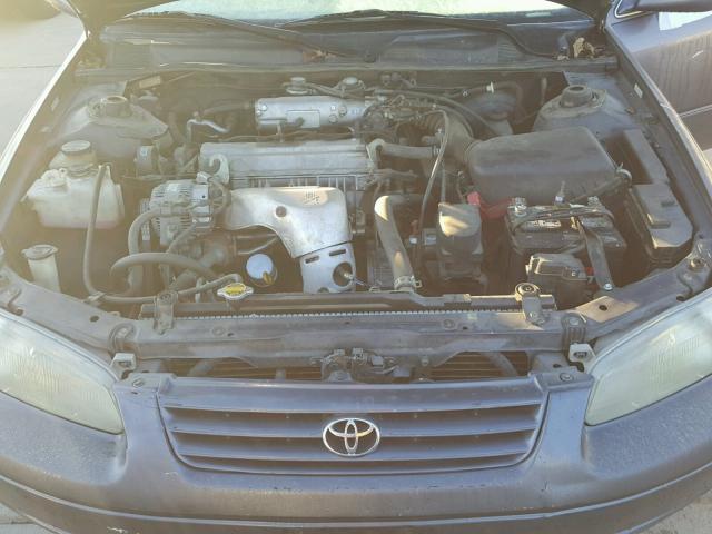 4T1BG22K2XU556064 - 1999 TOYOTA CAMRY CE GRAY photo 7