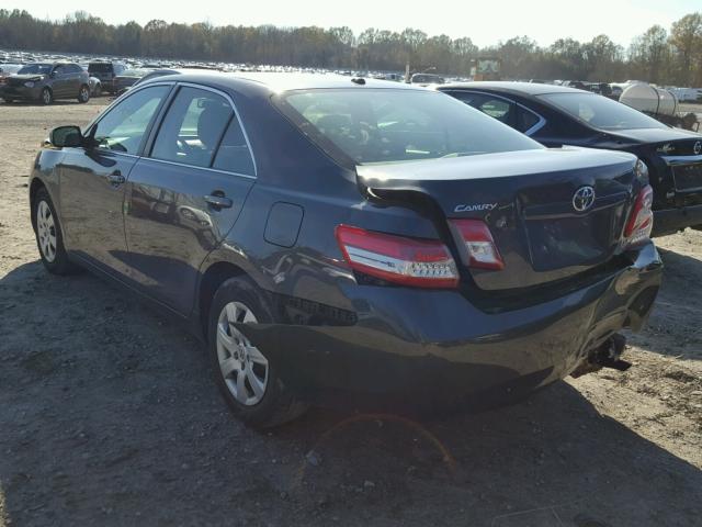 4T1BF3EK7BU193497 - 2011 TOYOTA CAMRY BASE GRAY photo 3