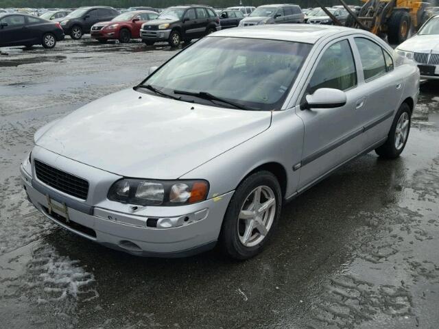 YV1RS61R522097604 - 2002 VOLVO S60 SILVER photo 2