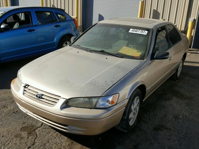 JT2BF22K2V0052456 - 1997 TOYOTA CAMRY LE ოქროსფერი ფოტო 2
