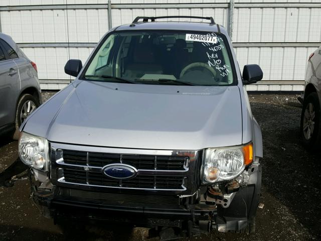 1FMCU03759KC34688 - 2009 FORD ESCAPE XLT SILVER photo 9