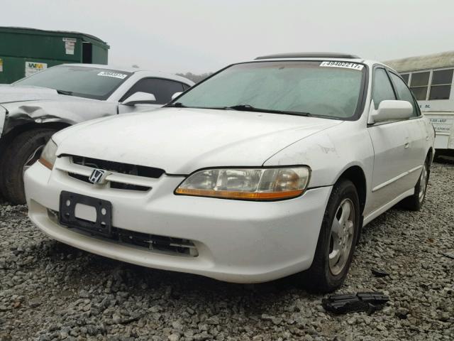 1HGCG5655WA144706 - 1998 HONDA ACCORD EX WHITE photo 2