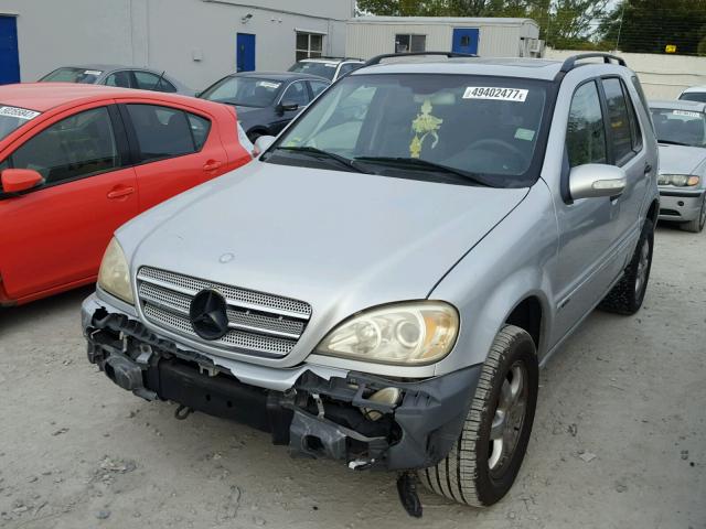 4JGAB57EX3A433090 - 2003 MERCEDES-BENZ ML 350 SILVER photo 2