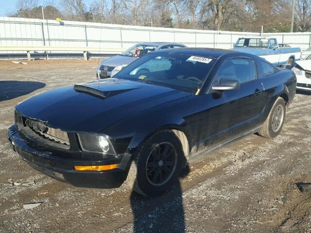 1ZVFT80N275292594 - 2007 FORD MUSTANG BLACK photo 2