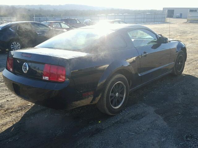 1ZVFT80N275292594 - 2007 FORD MUSTANG BLACK photo 4