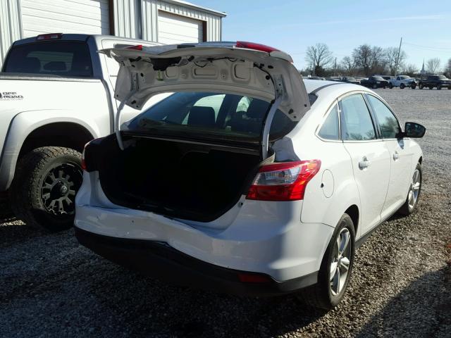 1FADP3F21DL221298 - 2013 FORD FOCUS SE WHITE photo 4