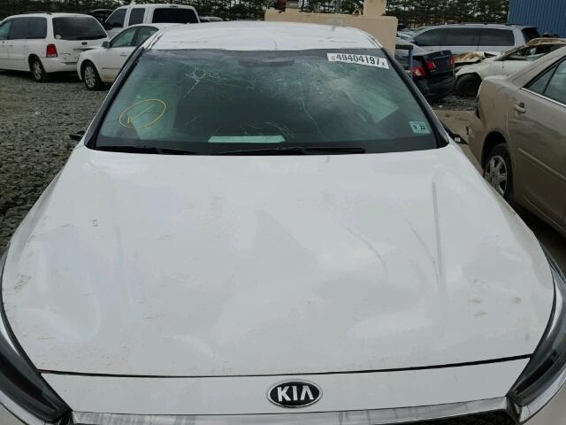 KNALB4J13H5039571 - 2017 KIA CADENZA PR WHITE photo 9