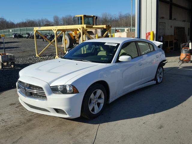 2C3CDXBG2EH366604 - 2014 DODGE CHARGER SE WHITE photo 2