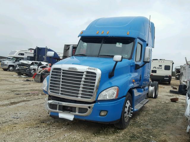 1FUJGLBG5CSBM3350 - 2012 FREIGHTLINER CASCADIA 1 BLUE photo 2